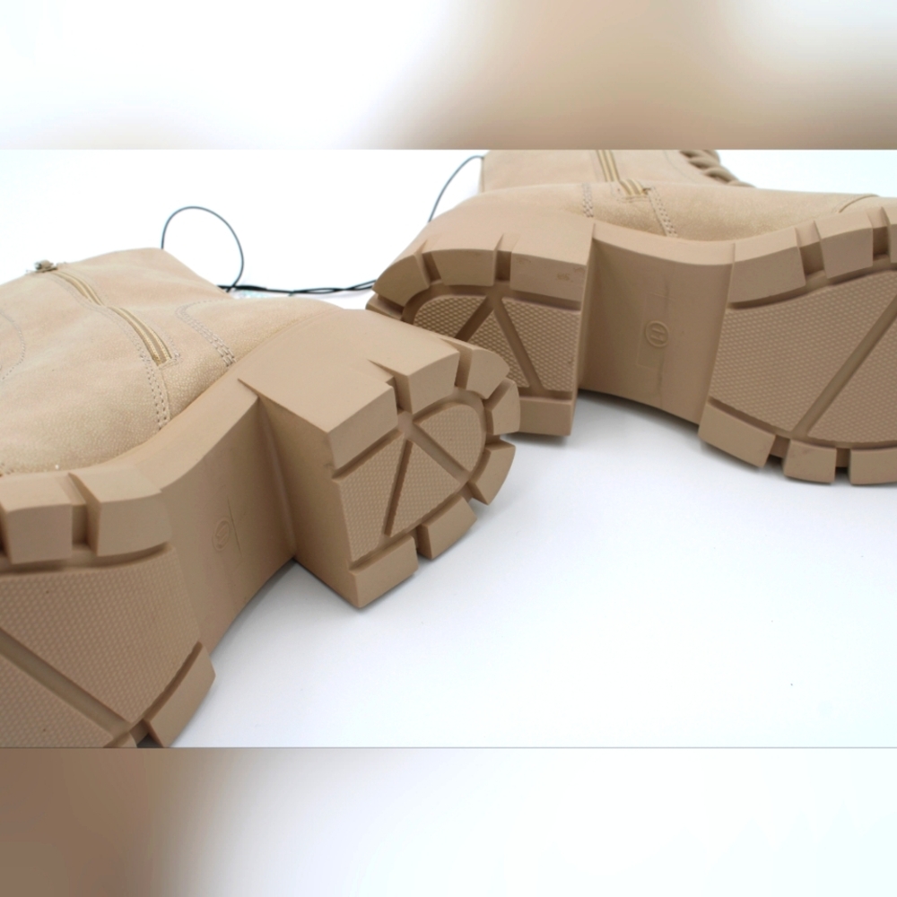 Junior Cream Hiker Heel Boots (Sizes 11, NWT) - Picture 7 of 8